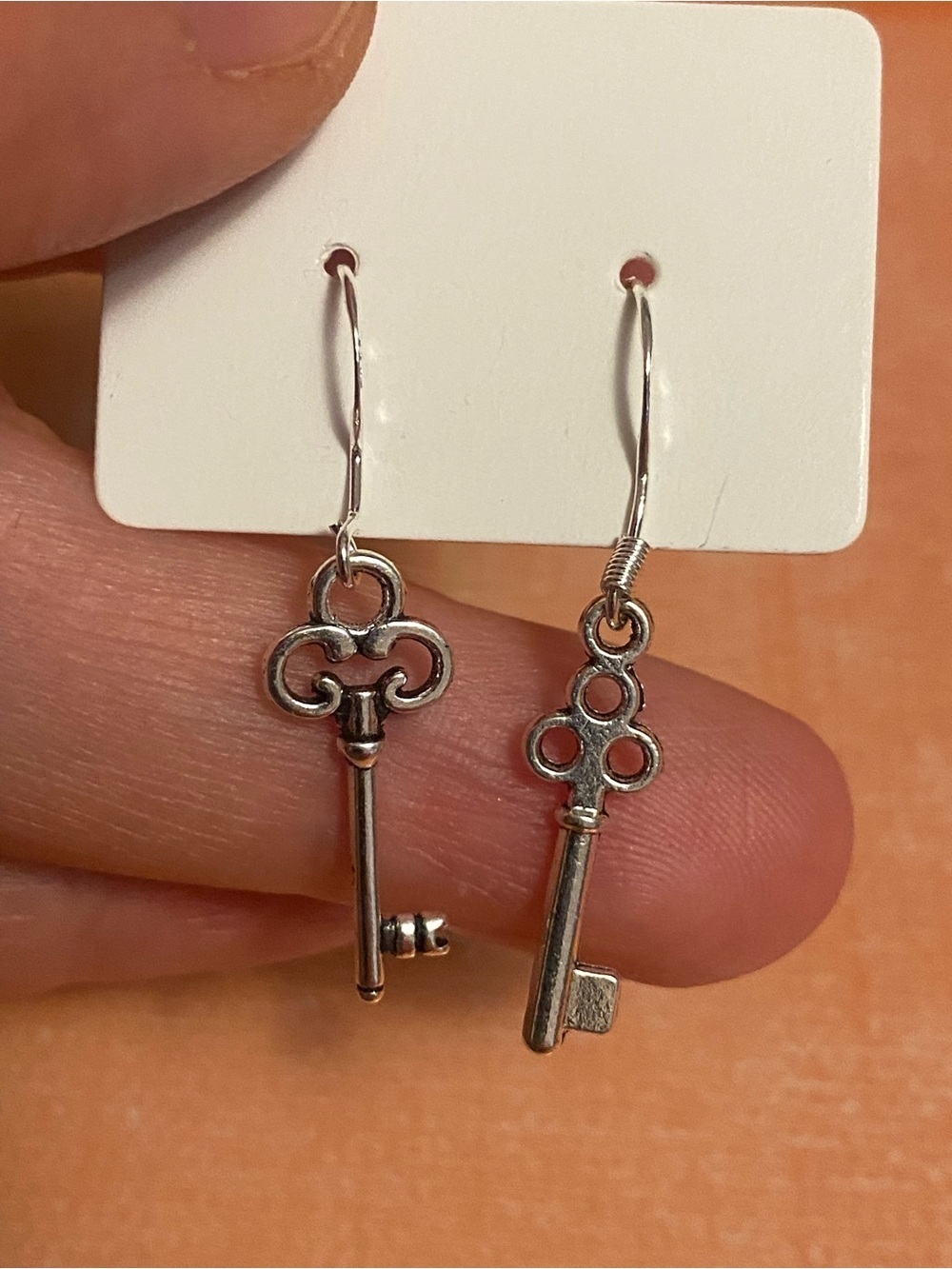 Silver Key Dangle Earrings - Elegant Vintage-Inspired Design